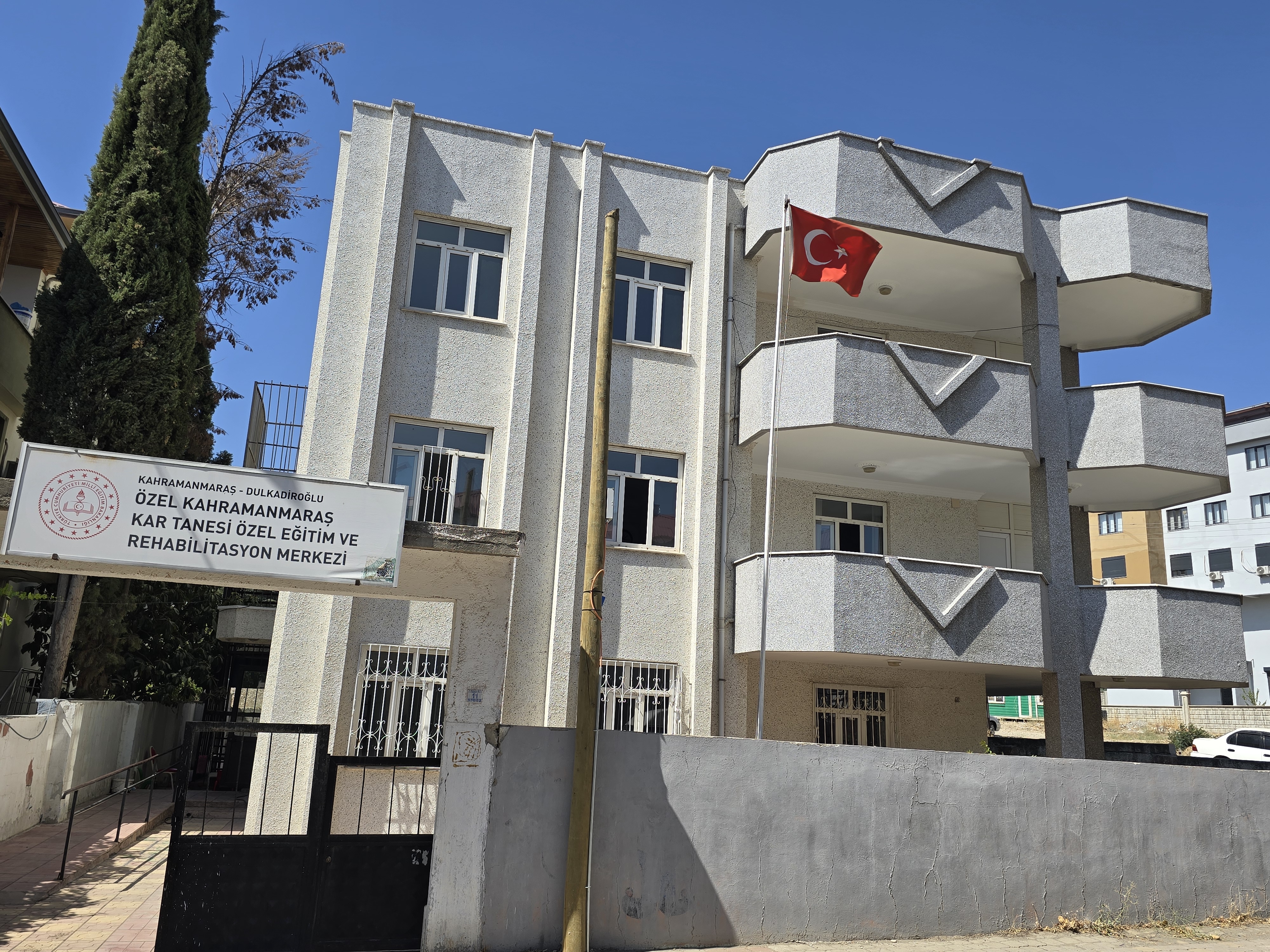 Kar Tanesi Merkezi - Binamız